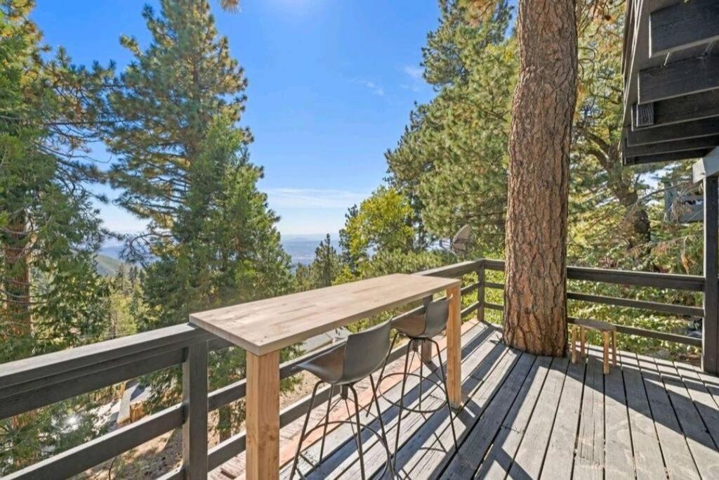 Updated Mountain Cabin Retreat With 180 Views Off Deck And Balcony Running Springs Exteriör bild