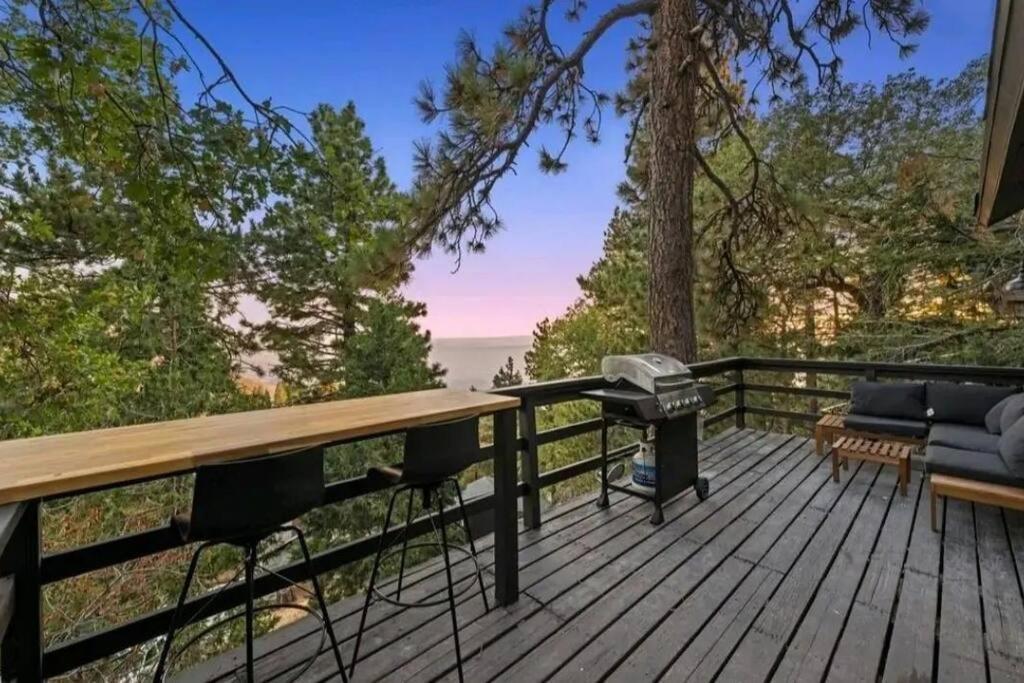 Updated Mountain Cabin Retreat With 180 Views Off Deck And Balcony Running Springs Exteriör bild